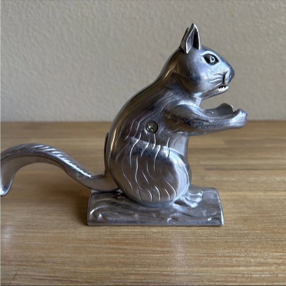 Vintage Nutcracker Squirrel on Log Aluminum Metal Figure Made In Taiwan - Picture 9 of 14